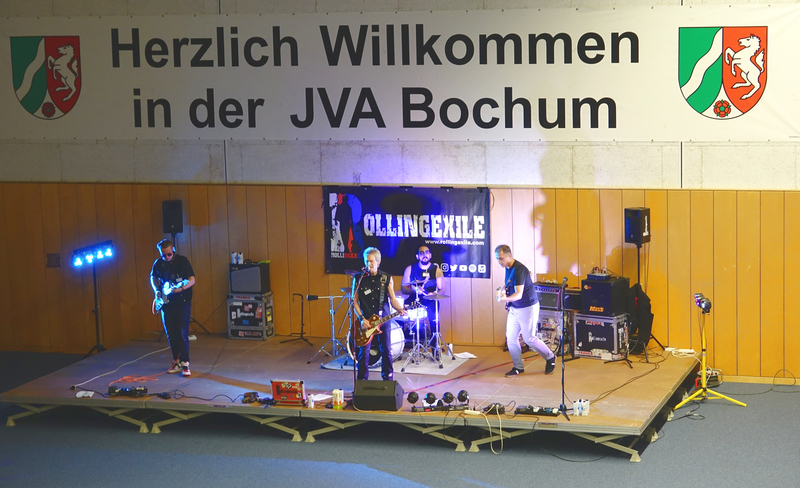 Rockband Rollingexile in der JVA Bochum auf der Bühne