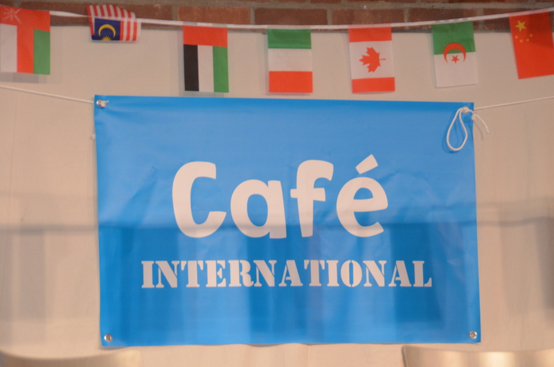 Fahne mit Logo "Café International" Länderwimpel